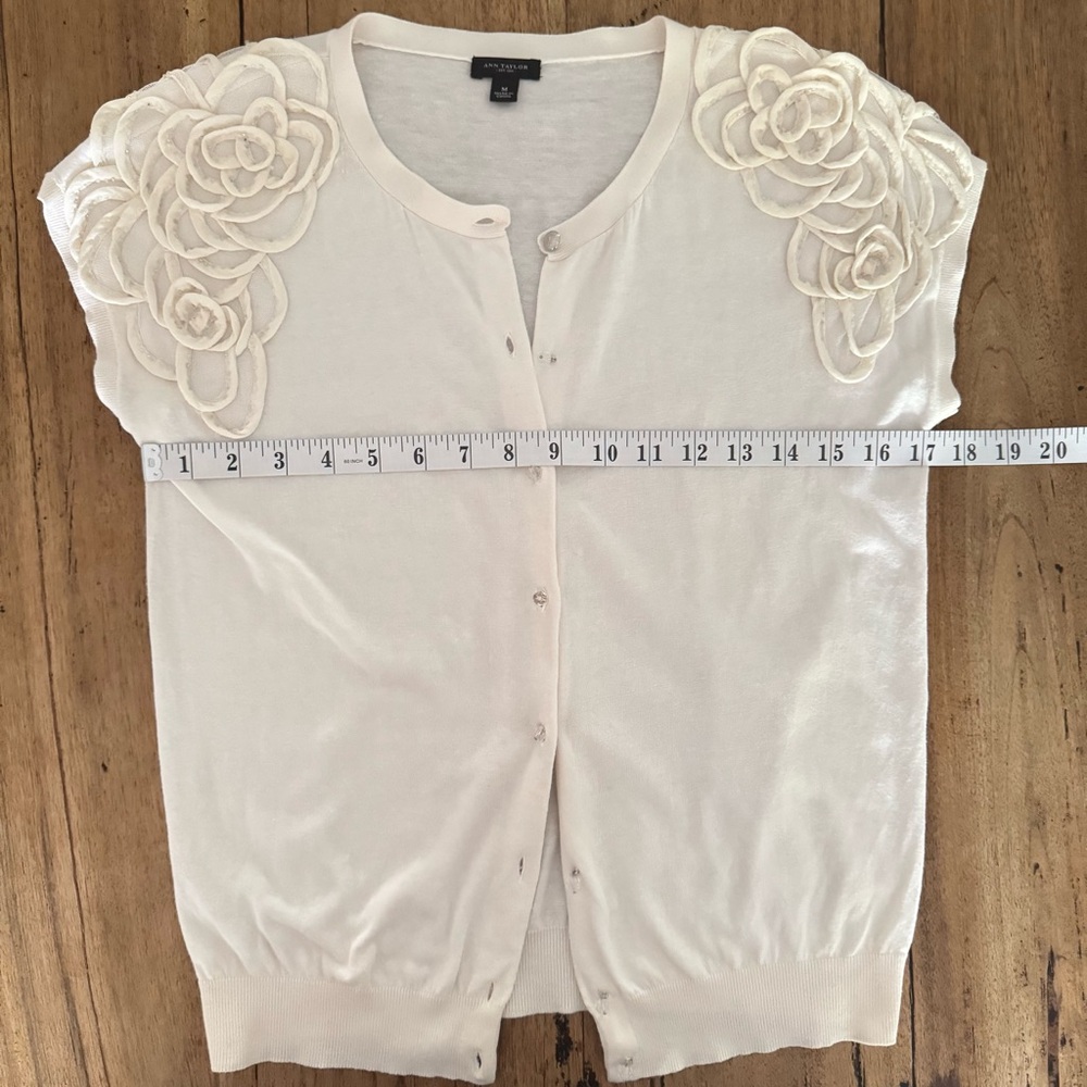 Ann Taylor Ivory Cotton Silk Cardigan Short Sleeve Beaded Appliqué Size Medium - Picture 10 of 16